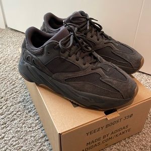 “USED” Yeezy Boost 700